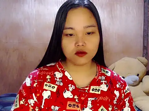  Lylia online show from April 8, 10:45 pm