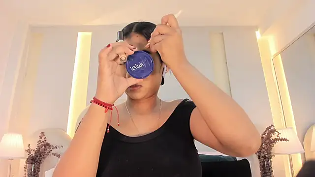 SalomeeBell online show from September 10, 8:20 pm