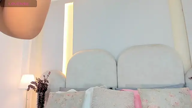 SalomeeBell online show from October 29, 8:33 pm