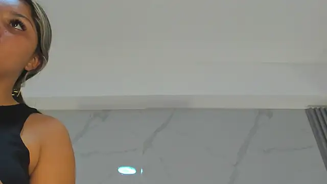 Wonderkloe  online show from February 7, 8:24 pm