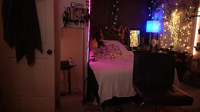 littlelune online show from September 24, 1:37 am