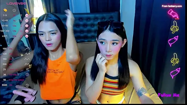 Kyliejennings online show from November 18, 8:15 am