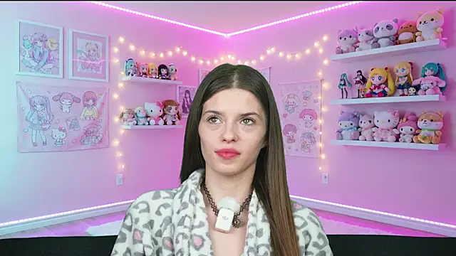 sukie spooky online show from April 3, 3:32 pm