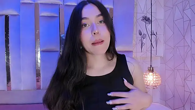 HannaCollins  online show from December 19, 1:14 pm