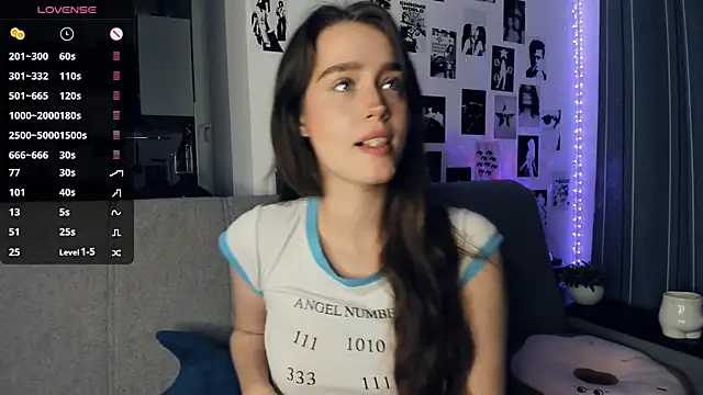 lovelyalivia online show from December 3, 9:55 am