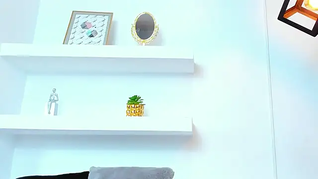 IsabellaMonet online show from March 12, 11:24 am