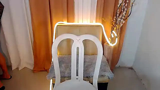 seductive nikki online show from November 25, 9:15 pm