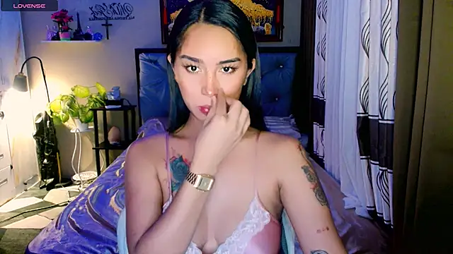 Franchesca Trans online show from November 1, 2:05 am