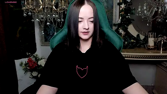 LaraBenson  online show from December 17, 10:30 am