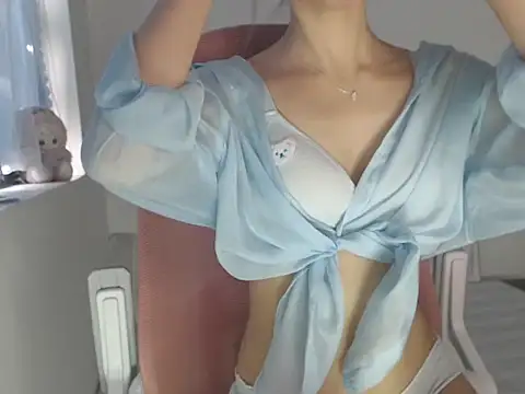 veelittle online show from April 10, 10:10 am