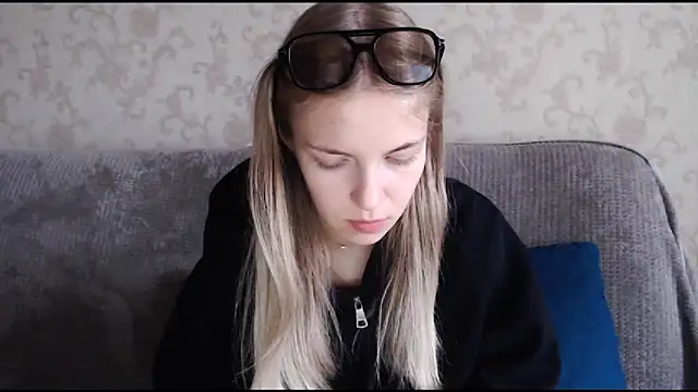 HitGyrl online show from October 4, 2:39 am