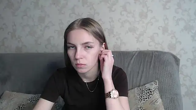 HitGyrl online show from April 21, 7:59 am