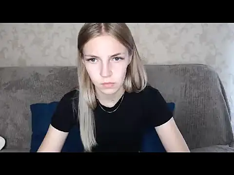 HitGyrl online show from September 18, 8:13 am