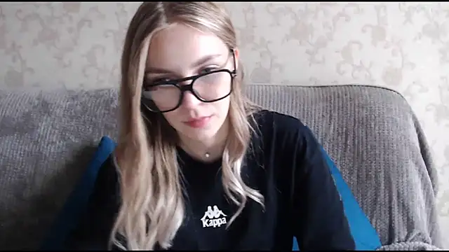 HitGyrl online show from September 25, 8:02 am