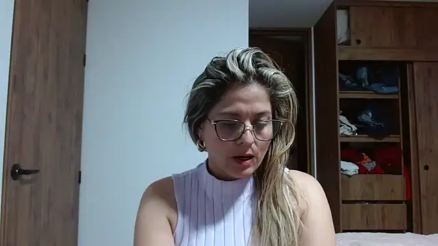 linda-mature43 online show from November 1, 11:20 pm