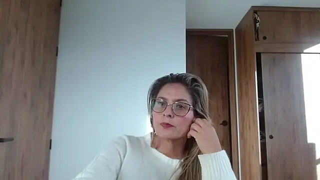 linda-mature43 online show from November 5, 9:31 pm