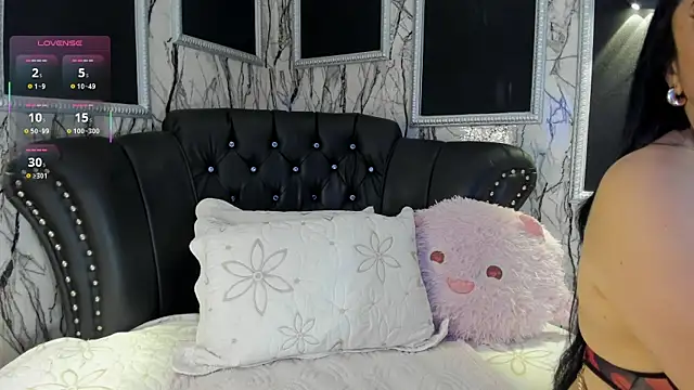 adelinemoretti online show from January 5, 7:28 pm