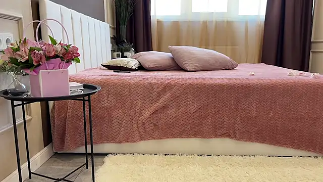 daniellia  online show from March 8, 9:46 am