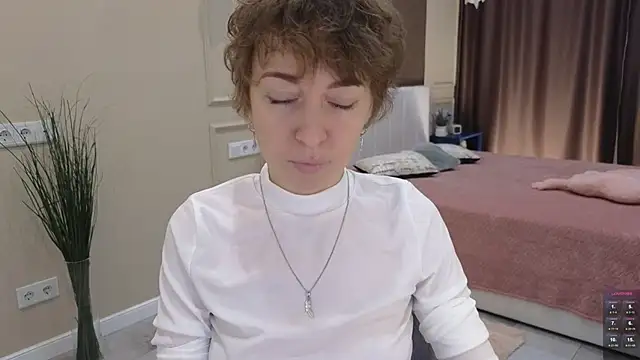 daniellia  online show from October 12, 9:12 am