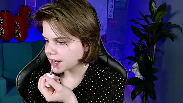 EllieMurler online show from October 8, 9:24 am