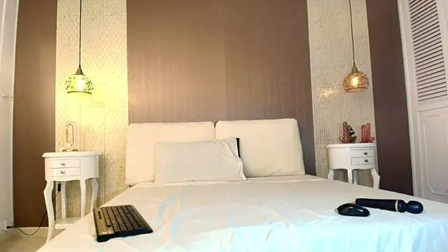 Tiifany Baker online show from October 16, 9:50 pm