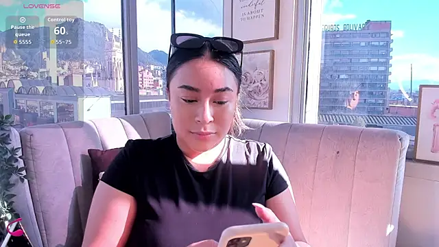 Zoey thompson online show from October 2, 8:36 pm