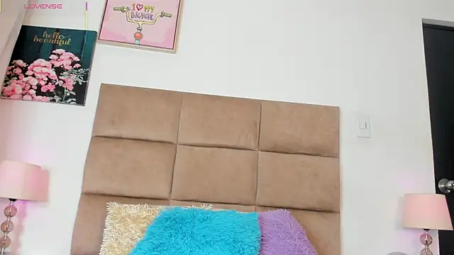 ashleycurvyy online show from September 16, 6:38 pm