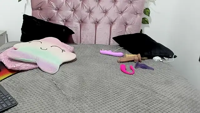 ivy moon05 online show from December 4, 8:31 pm