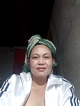 Everleigh mom online show from January 15, 1:33 am