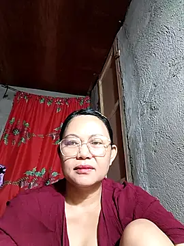 Everleigh mom online show from October 12, 8:11 pm