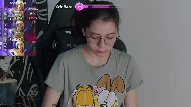 RavennMoonn online show from October 9, 7:51 pm