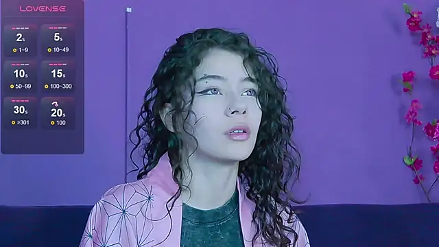 RavennMoonn online show from September 16, 7:55 pm