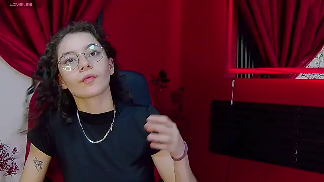 RavennMoonn online show from October 4, 8:57 pm