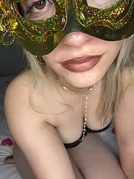 Elifeylull online show from October 7, 9:30 pm