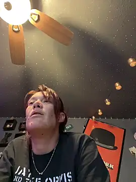 bratlipss online show from March 8, 6:28 am