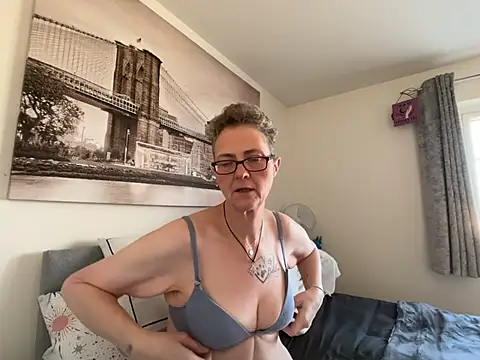 Curvy-Jinx online show from March 4, 1:50 pm