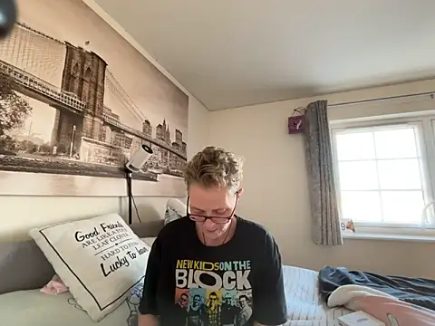 Curvy-Jinx online show from March 17, 3:49 pm