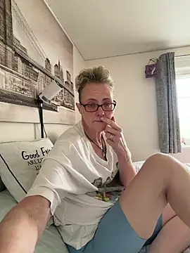 Curvy-Jinx online show from May 5, 2:09 pm