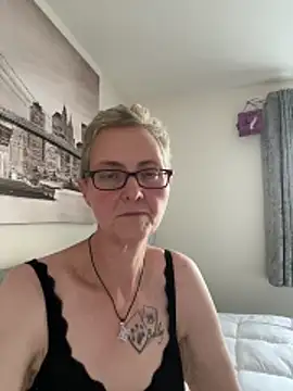 Curvy-Jinx online show from November 4, 3:50 pm