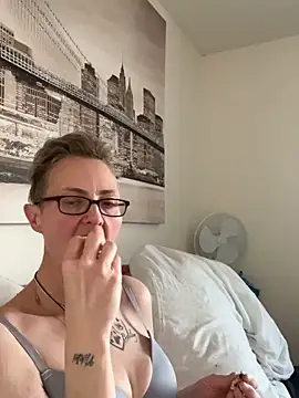 Curvy-Jinx online show from January 7, 2:53 pm