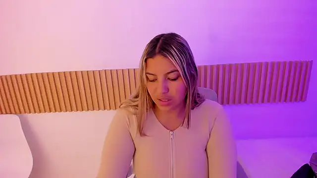 OliviaSweett online show from April 8, 7:38 pm