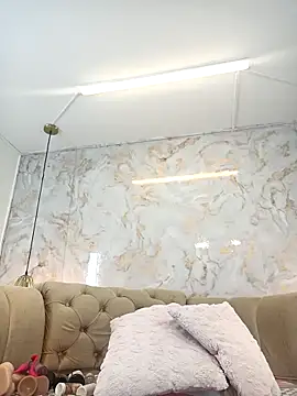 nathaliamiller online show from November 25, 7:04 pm