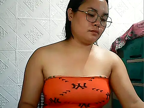 CreamyPussy4uxx online show from March 2, 7:15 am