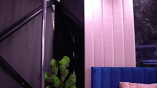 FrancescaDante online show from April 22, 6:43 am