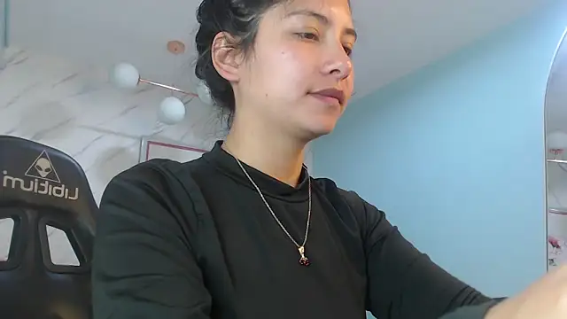 victoria hernandez t  online show from June 5, 1:17 pm