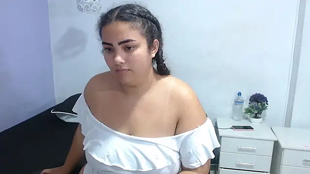 penelope gucci1 online show from November 26, 12:28 pm