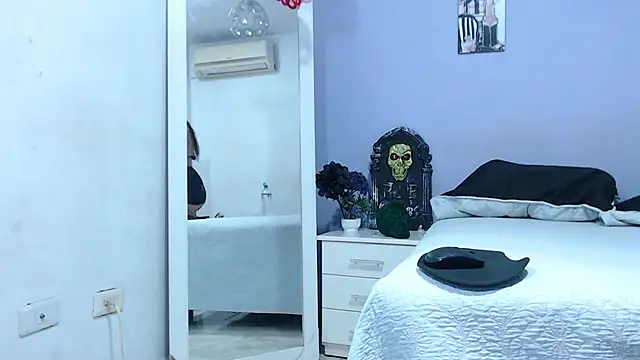 penelope gucci1 online show from October 31, 12:31 pm