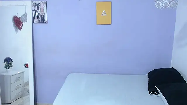 penelope gucci1 online show from October 9, 1:04 pm