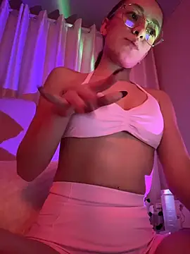 Ellie lowell online show from April 7, 4:14 am