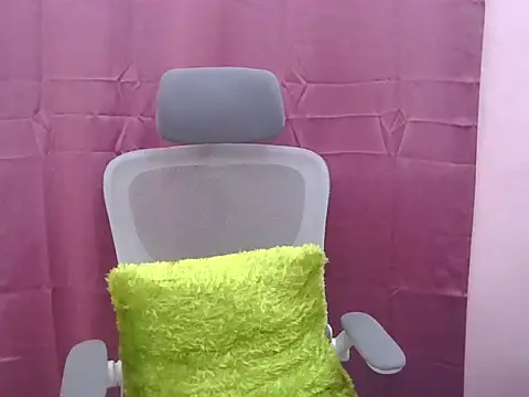 WildPussy4uxx online show from October 15, 7:16 pm